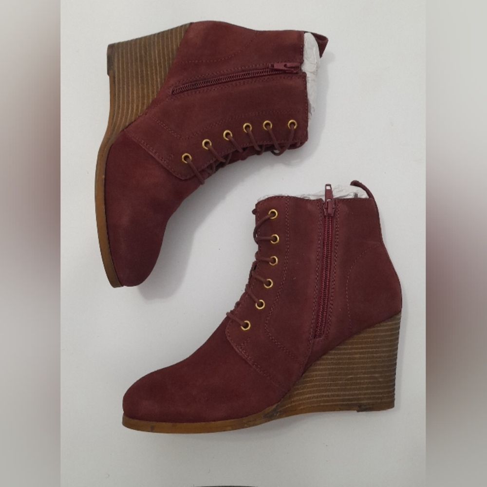 Diba Blake Suede Bootie  Burgundy Size 8.5